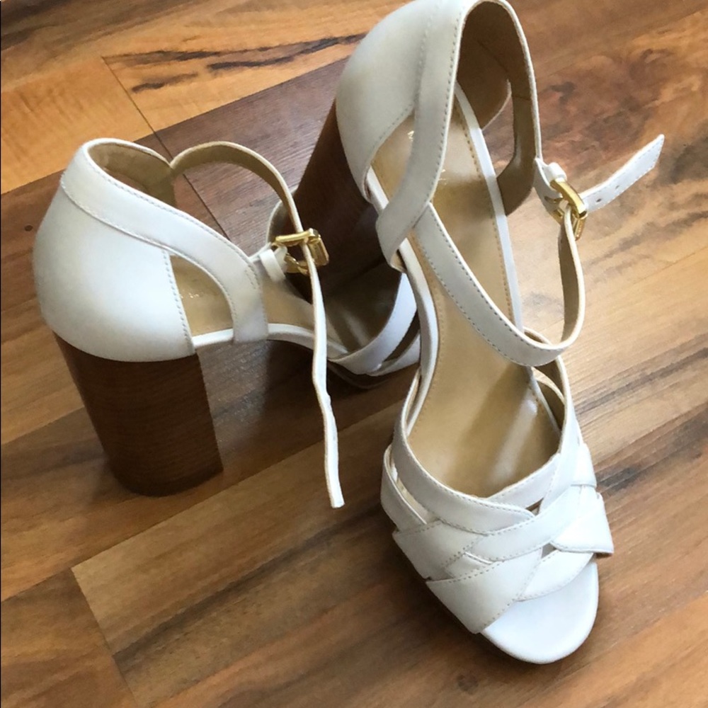 Michael KORS white Heels, size 8, never worn.